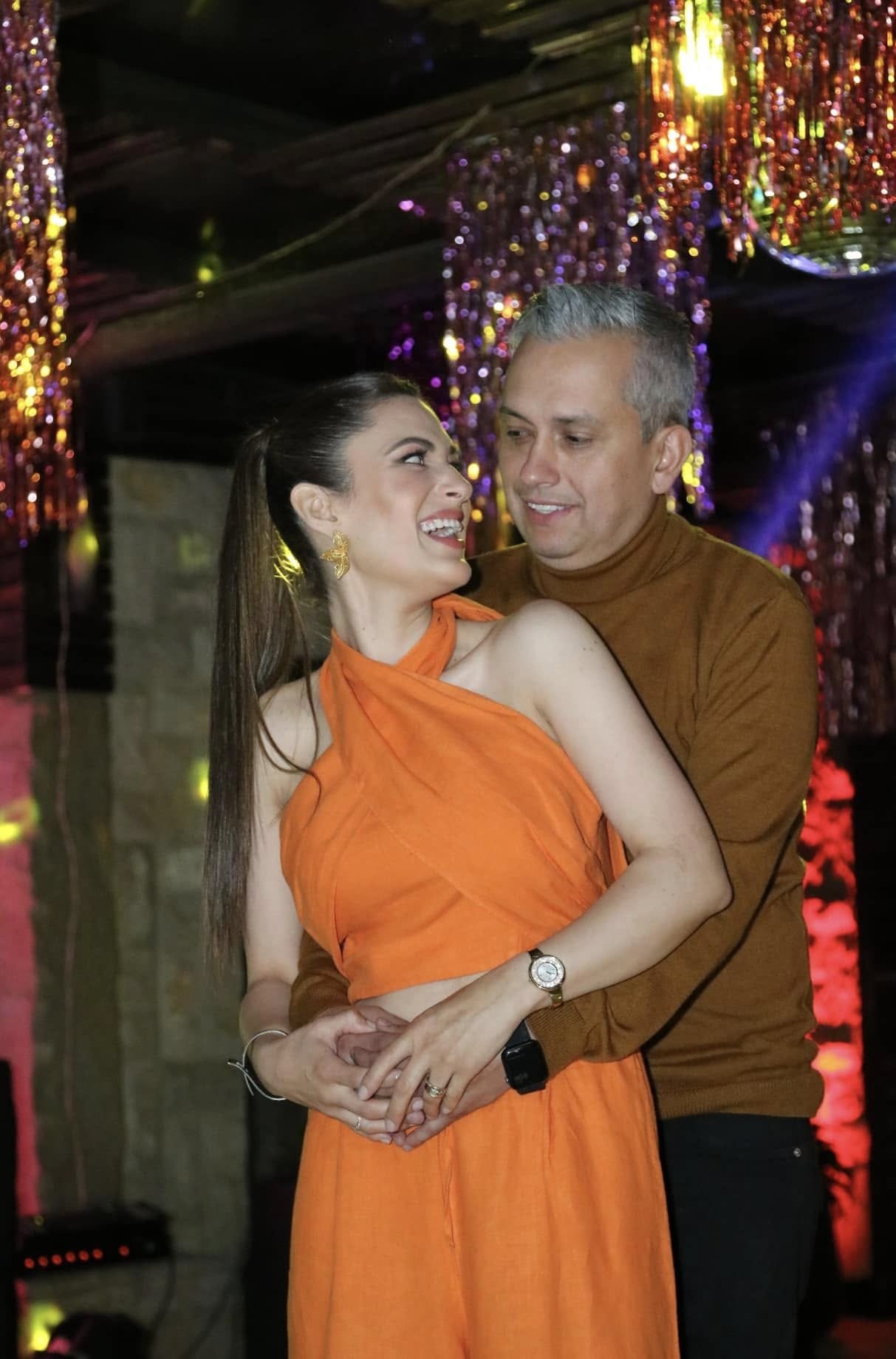 Portafolio pareja en fiesta